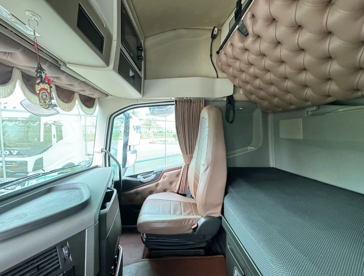 Sattelzugmaschine Volvo FH Globetrotter 6X2 701.000 KM Super Condition NL Truck: das Bild 11