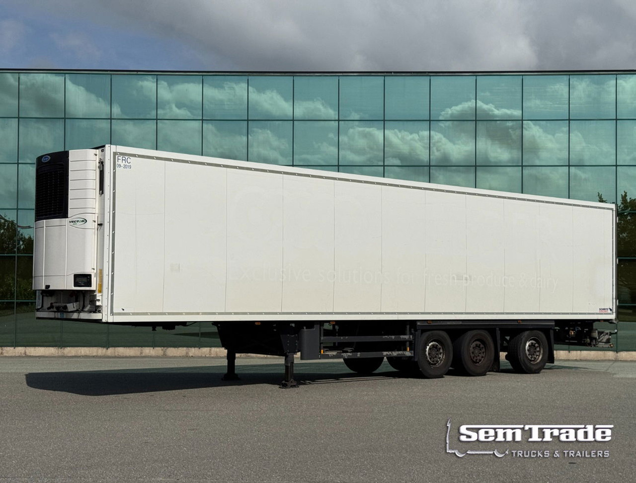 Schmitz Cargobull 3-AS Stuuras Carrier Vector 1550 Gegalvaniseerd Chassis Nieuwe APK Zeer Goede Banden TOP Staat NL Trailer - Kühlkoffer Auflieger: das Bild 1 Schmitz Cargobull 3-AS Stuuras Carrier Vector 1550 Gegalvaniseerd Chassis Nieuwe APK Zeer Goede Banden TOP Staat NL Trailer - Kühlkoffer Auflieger: das Bild 1