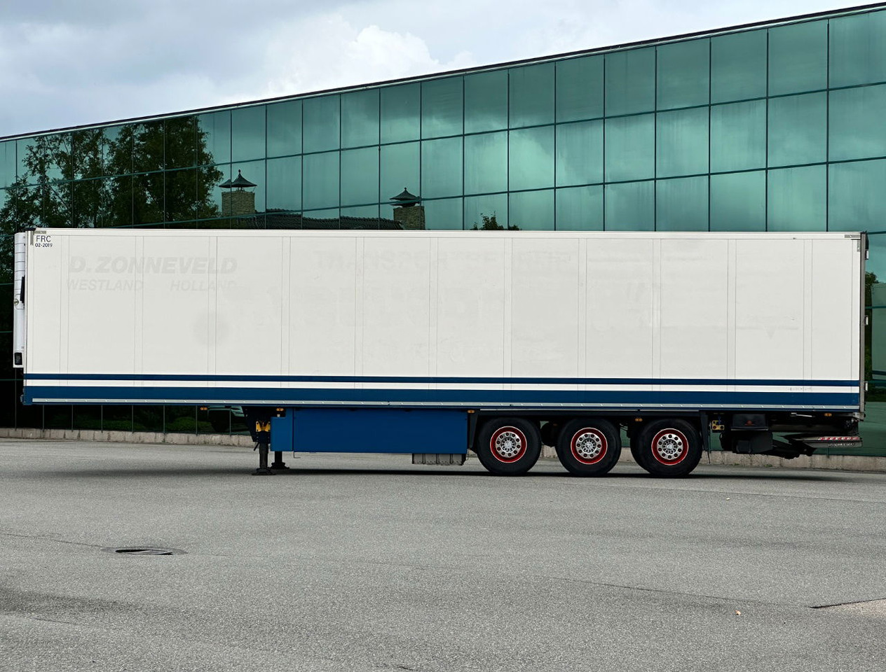 Schmitz Cargobull SCBS3B Carrier Vector 1550 Only 3367 Engine Hours Flowerwide 270 CM High Inside Lift Axle Tail Lift - Kühlkoffer Auflieger: das Bild 2 Schmitz Cargobull SCBS3B Carrier Vector 1550 Only 3367 Engine Hours Flowerwide 270 CM High Inside Lift Axle Tail Lift - Kühlkoffer Auflieger: das Bild 2