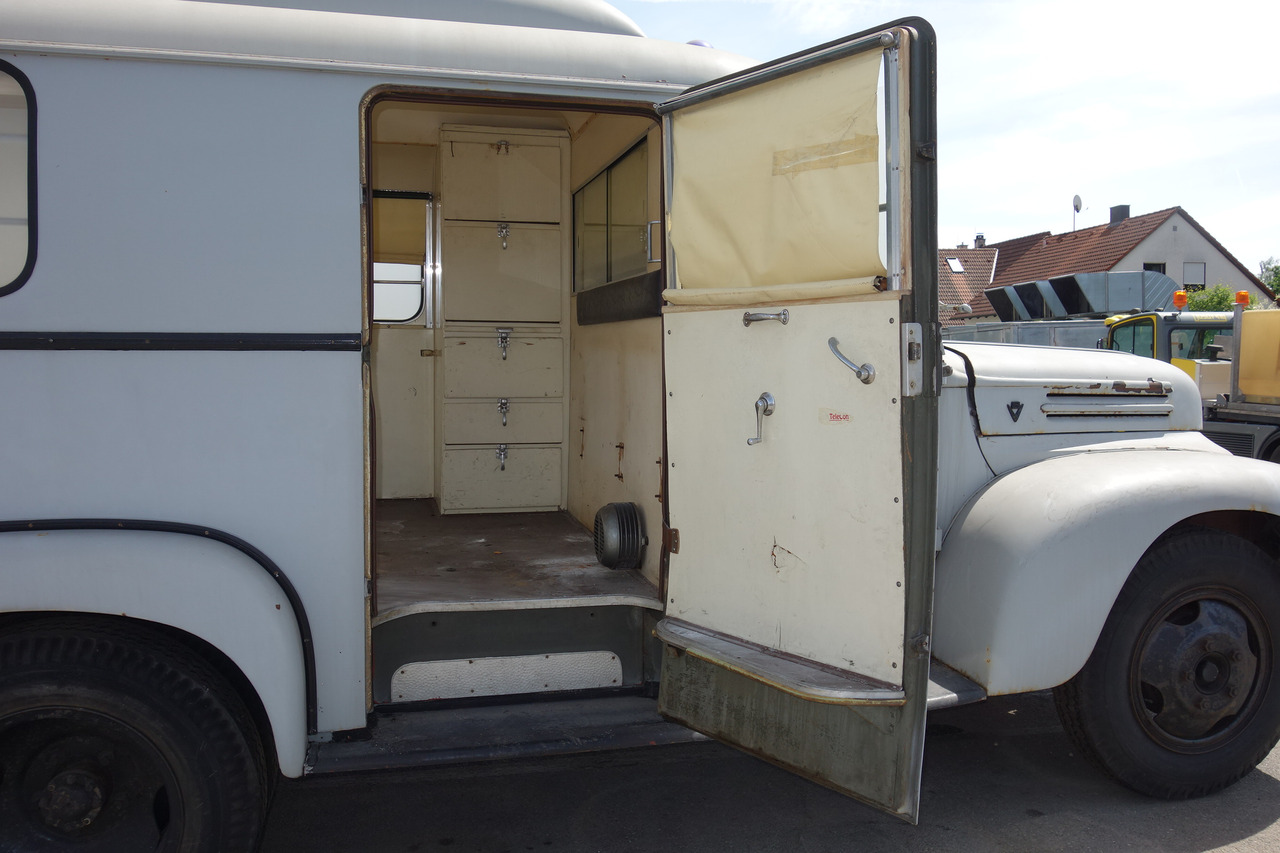 Krankenwagen FORD Ford FK 3500 V8 mit H-Kennzeichen Oldtimer: das Bild 25