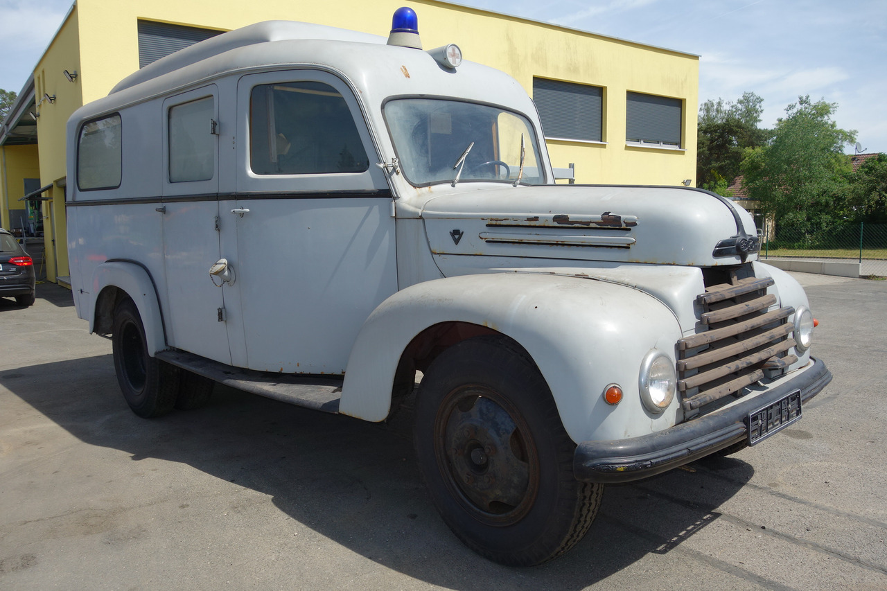Krankenwagen FORD Ford FK 3500 V8 mit H-Kennzeichen Oldtimer: das Bild 8