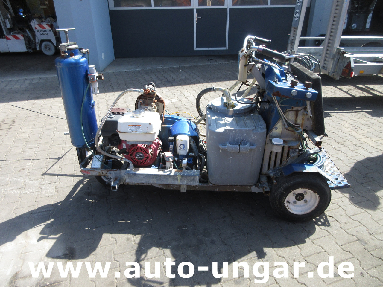 Asphalttechnik Graco LineLazer IV 250 SPS selbstfahrend Airless Perlen Roadmarking Straßenmarkierung: das Bild 11