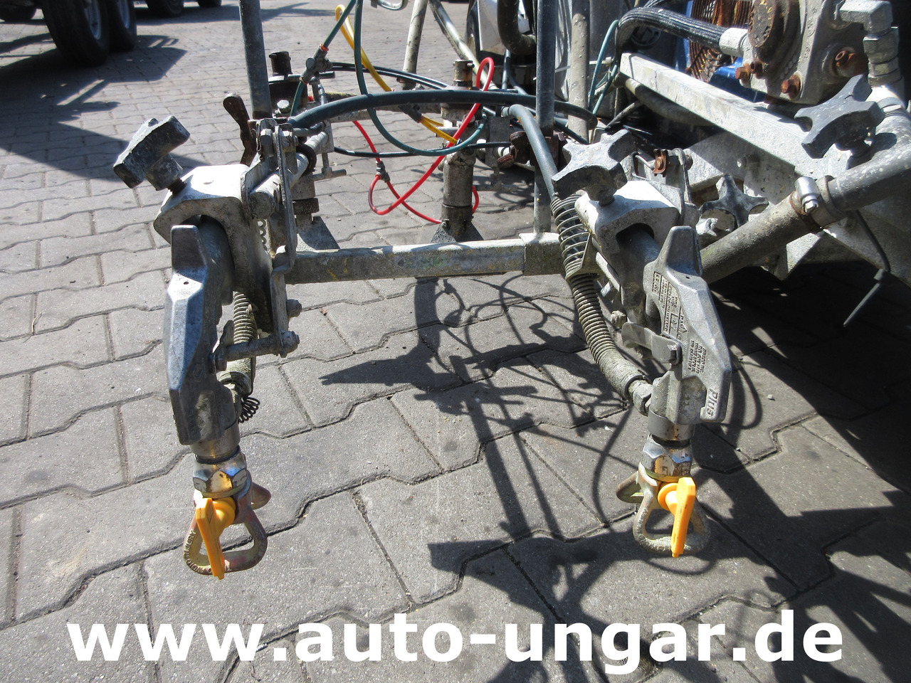 Asphalttechnik Graco LineLazer IV 250 SPS selbstfahrend Airless Perlen Roadmarking Straßenmarkierung: das Bild 16