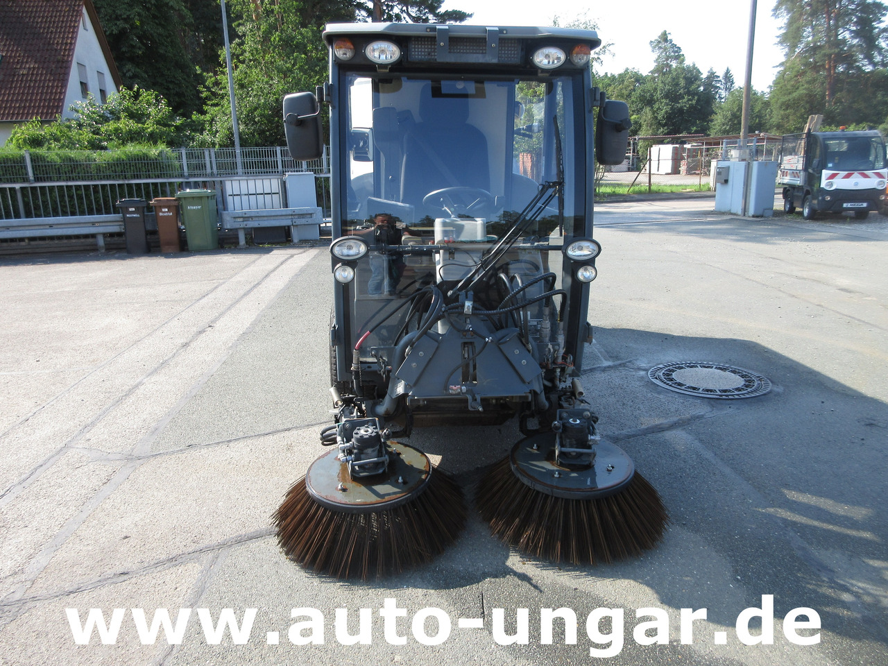 Hako Citymaster CM 1600 4x4 Kehrmaschine mit Kärcher am Heck - Kehrmaschine: das Bild 2 Hako Citymaster CM 1600 4x4 Kehrmaschine mit Kärcher am Heck - Kehrmaschine: das Bild 2