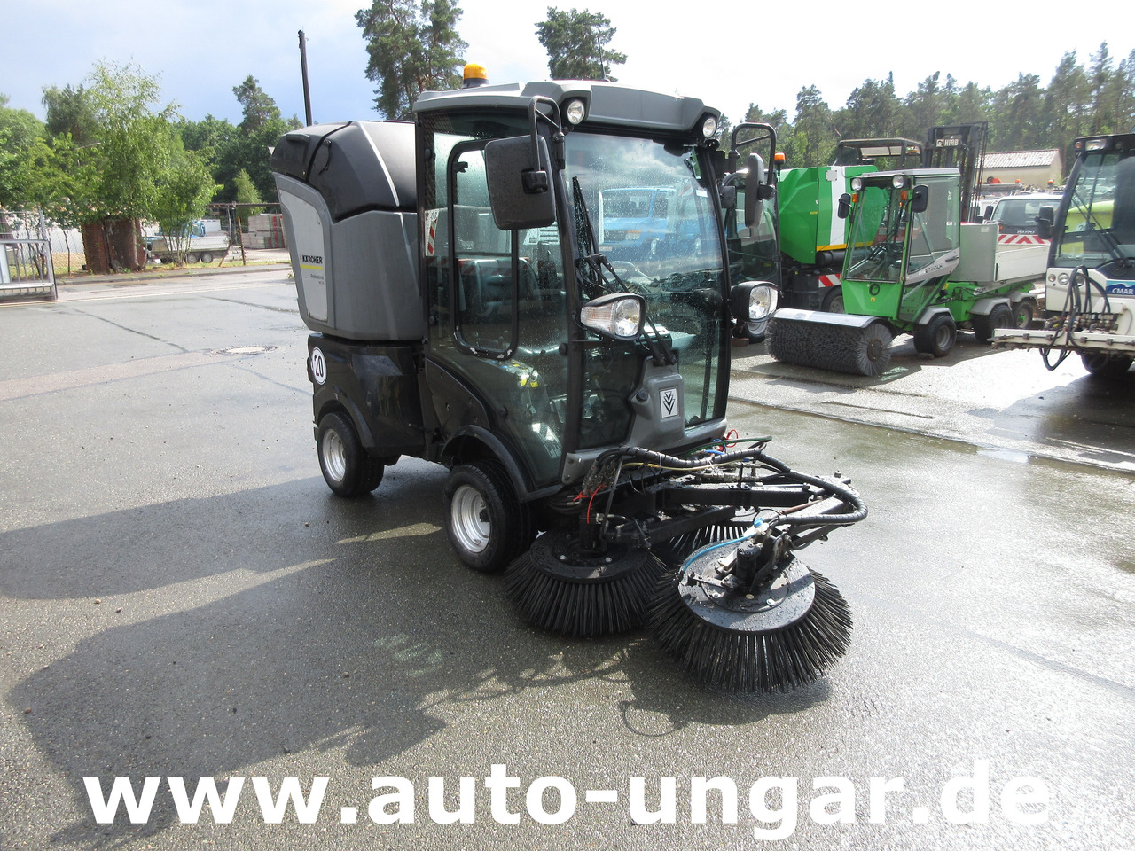 KÄRCHER MC 50 Advanced MIC 50 Professional Kleinkehrmaschine 4x4 Geräteträger - Kehrmaschine: das Bild 1 KÄRCHER MC 50 Advanced MIC 50 Professional Kleinkehrmaschine 4x4 Geräteträger - Kehrmaschine: das Bild 1