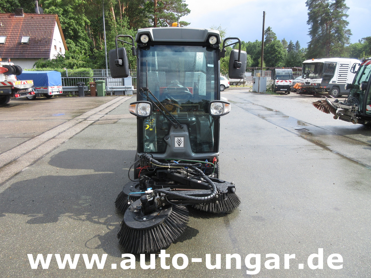 KÄRCHER MC 50 Advanced MIC 50 Professional Kleinkehrmaschine 4x4 Geräteträger - Kehrmaschine: das Bild 2 KÄRCHER MC 50 Advanced MIC 50 Professional Kleinkehrmaschine 4x4 Geräteträger - Kehrmaschine: das Bild 2