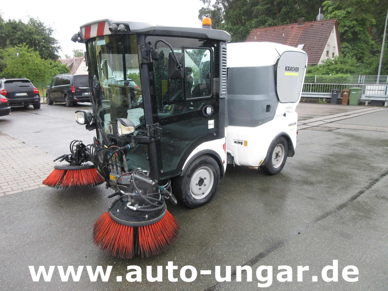 KÄRCHER MC130 Advanced Kehrmaschine Geräteträger 4x4 Kommunalfahrzeug MIC 130 Professional - Kehrmaschine: das Bild 3 KÄRCHER MC130 Advanced Kehrmaschine Geräteträger 4x4 Kommunalfahrzeug MIC 130 Professional - Kehrmaschine: das Bild 3