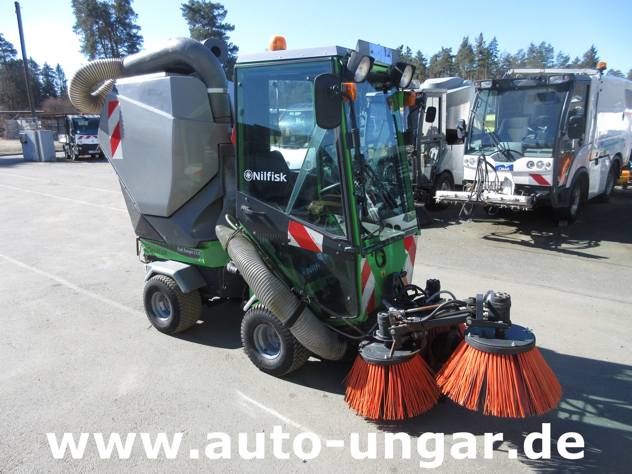 NILFISK Park Ranger 2150 Egholm Geräteträger mit Kehraufbau Baujahr 2018 Perkins - Kehrmaschine: das Bild 1 NILFISK Park Ranger 2150 Egholm Geräteträger mit Kehraufbau Baujahr 2018 Perkins - Kehrmaschine: das Bild 1