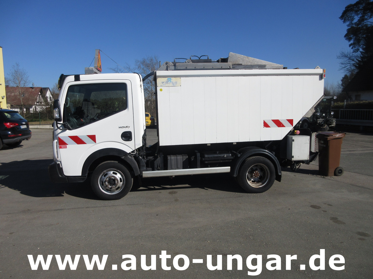 Renault Maxity 140 Müllwagen 3.500kg Lifter Presse Kipper Trittbrett Euro 5 - Müllwagen: das Bild 2 Renault Maxity 140 Müllwagen 3.500kg Lifter Presse Kipper Trittbrett Euro 5 - Müllwagen: das Bild 2