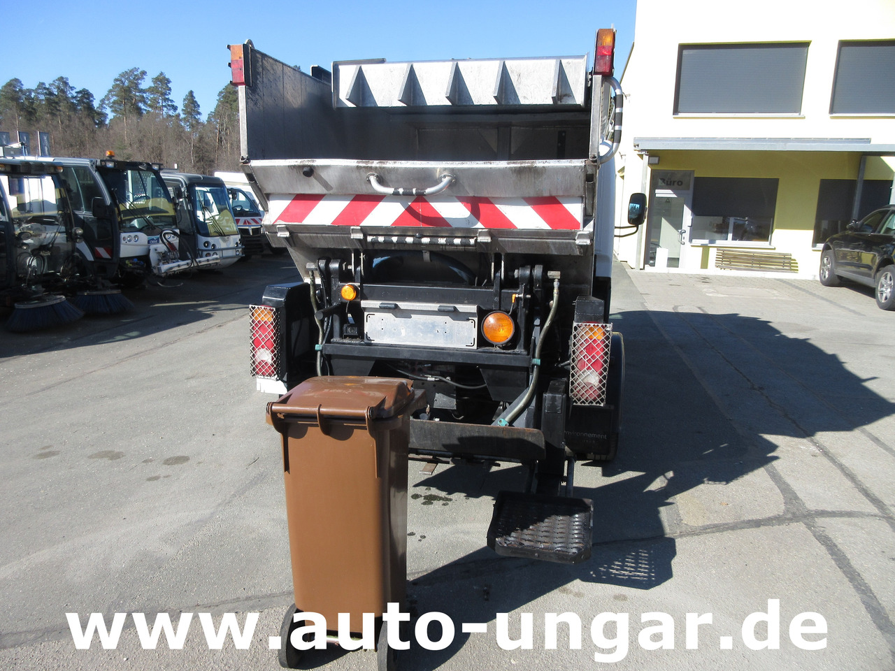 Renault Maxity 140 Müllwagen 3.500kg Lifter Presse Kipper Trittbrett Euro 5 - Müllwagen: das Bild 4 Renault Maxity 140 Müllwagen 3.500kg Lifter Presse Kipper Trittbrett Euro 5 - Müllwagen: das Bild 4