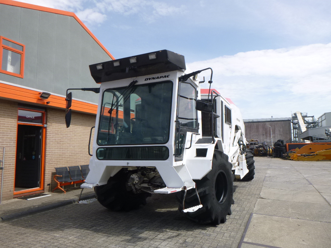 DYNAPAC DS400(RABAUD ROTOSTAB 525) - Bodenstabilisierer: das Bild 5 DYNAPAC DS400(RABAUD ROTOSTAB 525) - Bodenstabilisierer: das Bild 5