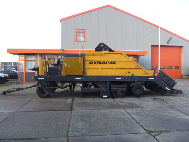 DYNAPAC HR21 Chip Spreader - Asphalttechnik: das Bild 1 DYNAPAC HR21 Chip Spreader - Asphalttechnik: das Bild 1