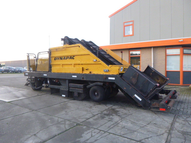 DYNAPAC HR21 Chip Spreader - Asphalttechnik: das Bild 2 DYNAPAC HR21 Chip Spreader - Asphalttechnik: das Bild 2