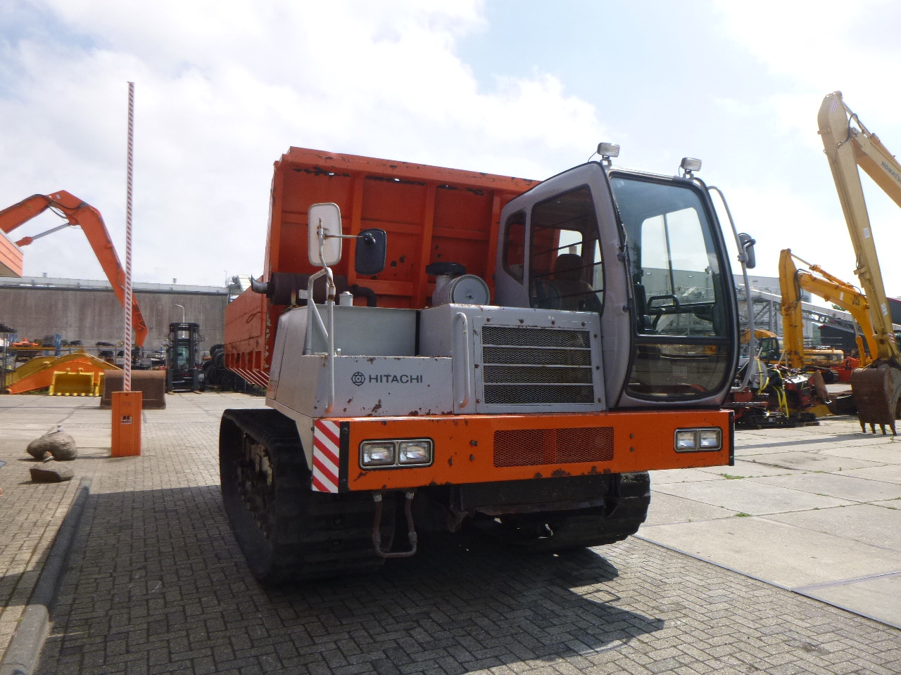 HITACHI CG110D-SC - Raupendumper: das Bild 4 HITACHI CG110D-SC - Raupendumper: das Bild 4