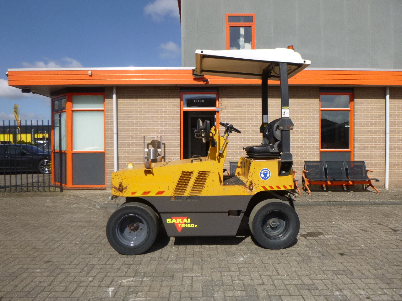SAKAI TS160-2 - Gummiradwalze: das Bild 1 SAKAI TS160-2 - Gummiradwalze: das Bild 1