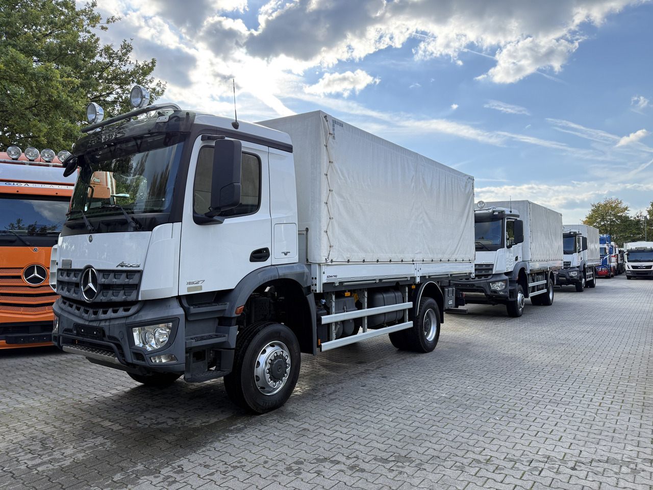 Mercedes-Benz Arocs 1827 AK 4X4 Ex- - Plane LKW: das Bild 1 Mercedes-Benz Arocs 1827 AK 4X4 Ex- - Plane LKW: das Bild 1