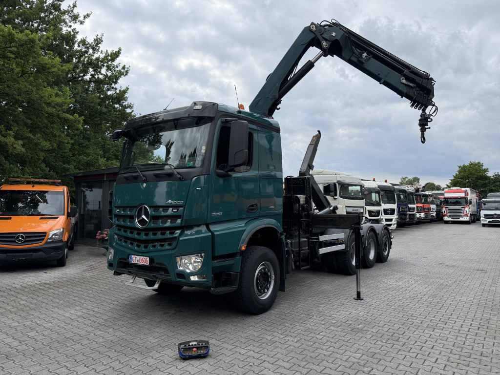 Abrollkipper, Autokran Mercedes-Benz Arocs 3251 8X4 Haken mit Kran HMF 2620 K5: das Bild 12
