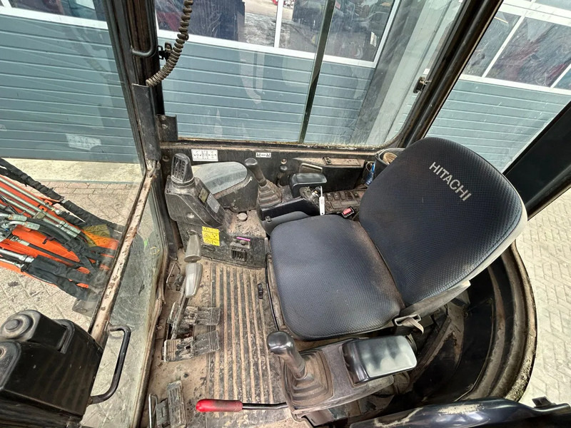 Minibagger Hitachi ZX35U-2: das Bild 8