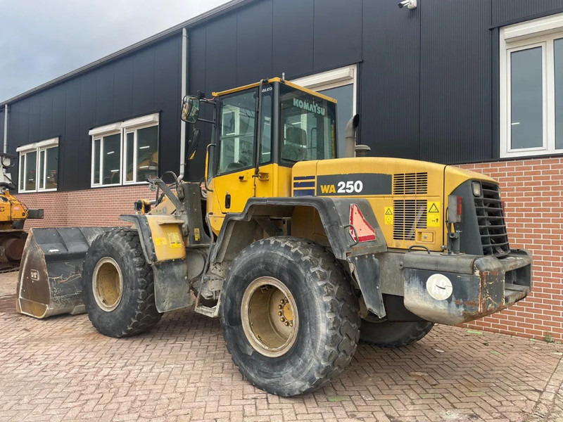 Komatsu WA250-5 - Radlader: das Bild 3 Komatsu WA250-5 - Radlader: das Bild 3