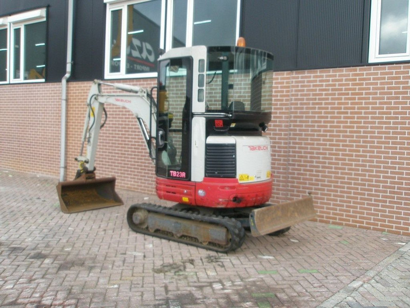 Takeuchi TB23R - Minibagger: das Bild 2 Takeuchi TB23R - Minibagger: das Bild 2