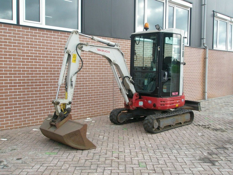 Takeuchi TB23R - Minibagger: das Bild 1 Takeuchi TB23R - Minibagger: das Bild 1