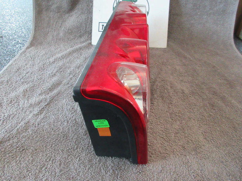 Schmitz Cargobull 1008680//25-6010-50 ACHTERLAMP NIEUWE !!!! - Heckleuchte für LKW: das Bild 2 Schmitz Cargobull 1008680//25-6010-50 ACHTERLAMP NIEUWE !!!! - Heckleuchte für LKW: das Bild 2