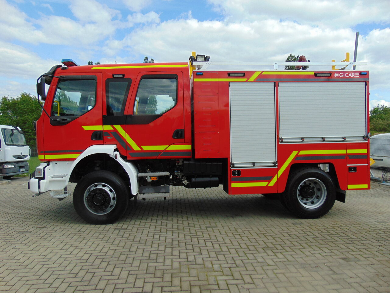 RENAULT Midlum 220dCi 4x4 GICAR - Feuerwehrfahrzeug: das Bild 5 RENAULT Midlum 220dCi 4x4 GICAR - Feuerwehrfahrzeug: das Bild 5