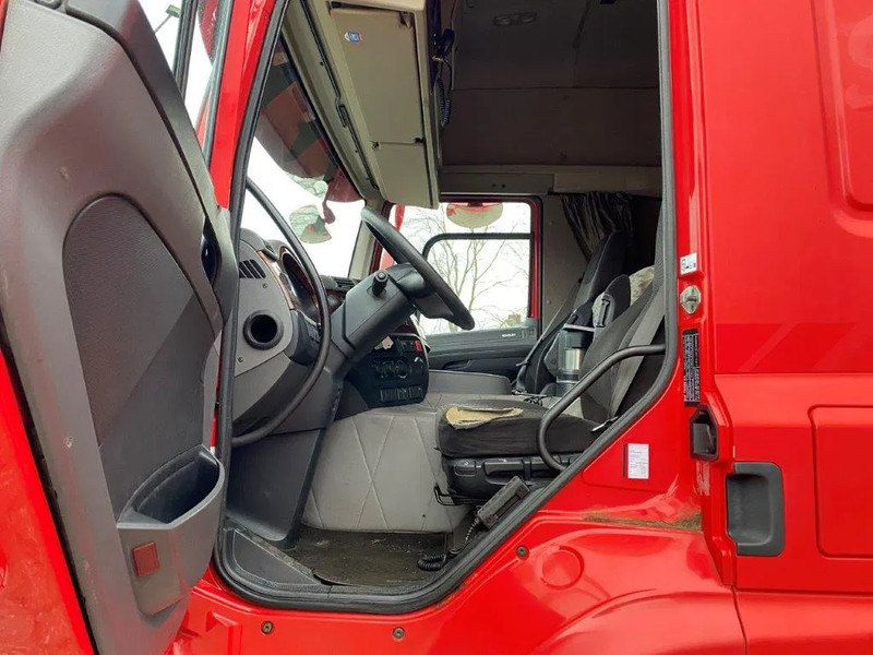 Innenraum Bild 1: Koffer LKW DAF CF400 / CURTAIN SAILS / BIG PLATFORM 2500 KG / DEB / NAVI / FULL-AIR / LWDS / ACC / AUTOMATIC / EURO-6 / 2015