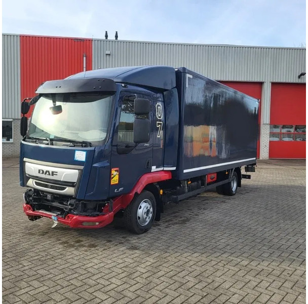 DAF LF 210 / ENGINE RUNNING / ONLY:120371 KM / PLATFORM:1000 KG / LWDS / AIRCO / AUTOMATIC / EURO-6 / 2022 - Koffer LKW: das Bild 1 DAF LF 210 / ENGINE RUNNING / ONLY:120371 KM / PLATFORM:1000 KG / LWDS / AIRCO / AUTOMATIC / EURO-6 / 2022 - Koffer LKW: das Bild 1