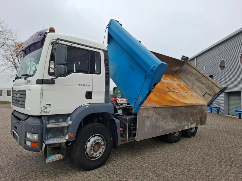 MAN TGA 26.310 / 6X4 / 2XBIG AXLE / 2SIDE TIPPER / ONLY:545423 KM / TUV:06-05-2026 / FULL-STEEL / AIRCO / MANUAL / EURO-4 / 2005 - Kipper: das Bild 2 MAN TGA 26.310 / 6X4 / 2XBIG AXLE / 2SIDE TIPPER / ONLY:545423 KM / TUV:06-05-2026 / FULL-STEEL / AIRCO / MANUAL / EURO-4 / 2005 - Kipper: das Bild 2