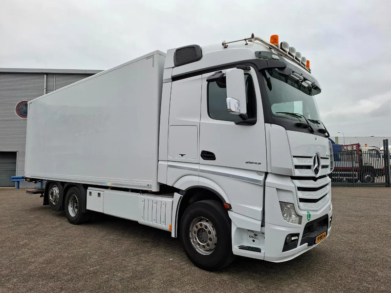 Mercedes-Benz Actros 2843 / NL TRUCK / TUV:08-01-2026 / LIFT+LENKACHSE / SMART TACHO / NAVI / PLATFORM 1500 KG / 2XBED / EURO-6 / 2015 - Koffer LKW: das Bild 2 Mercedes-Benz Actros 2843 / NL TRUCK / TUV:08-01-2026 / LIFT+LENKACHSE / SMART TACHO / NAVI / PLATFORM 1500 KG / 2XBED / EURO-6 / 2015 - Koffer LKW: das Bild 2