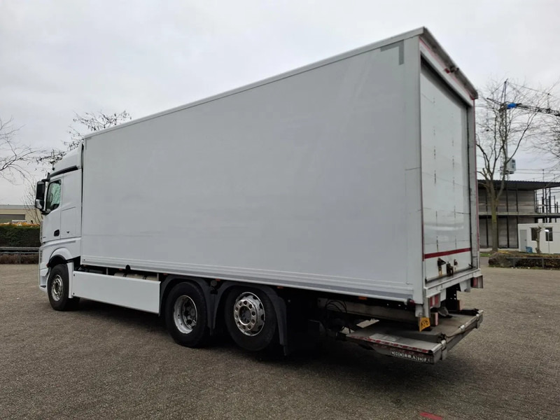 Mercedes-Benz Actros 2843 / NL TRUCK / TUV:08-01-2026 / LIFT+LENKACHSE / SMART TACHO / NAVI / PLATFORM 1500 KG / 2XBED / EURO-6 / 2015 - Koffer LKW: das Bild 3 Mercedes-Benz Actros 2843 / NL TRUCK / TUV:08-01-2026 / LIFT+LENKACHSE / SMART TACHO / NAVI / PLATFORM 1500 KG / 2XBED / EURO-6 / 2015 - Koffer LKW: das Bild 3