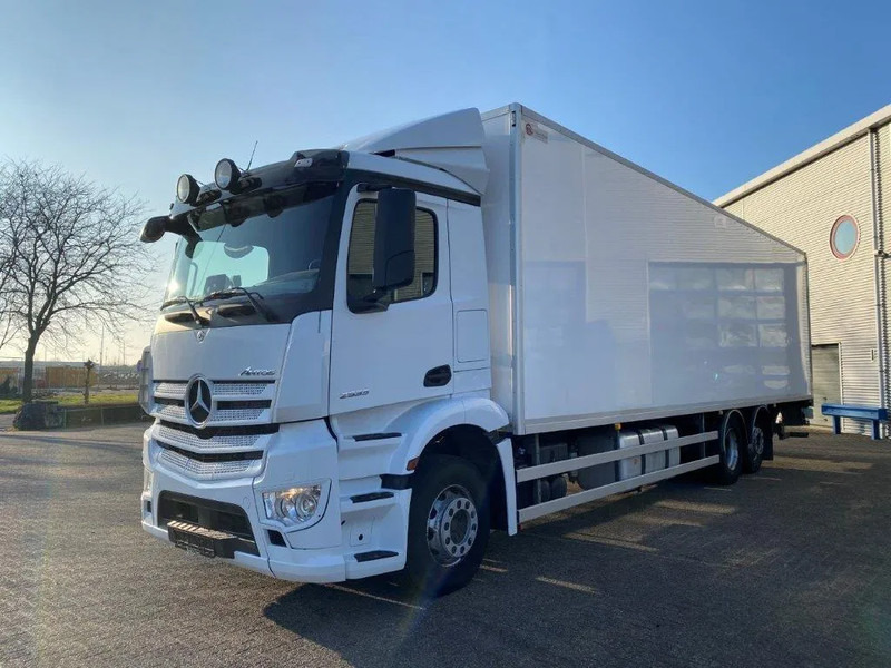 Mercedes-Benz Antos 2533 / LIFT AXLE / HEATED CLOSED BOX / PLATFORM 2000 KG / ONLY:506959 KM / SIDE DOOR / AUTOMATIC / EURO-6 / 2019 - Koffer LKW: das Bild 1 Mercedes-Benz Antos 2533 / LIFT AXLE / HEATED CLOSED BOX / PLATFORM 2000 KG / ONLY:506959 KM / SIDE DOOR / AUTOMATIC / EURO-6 / 2019 - Koffer LKW: das Bild 1