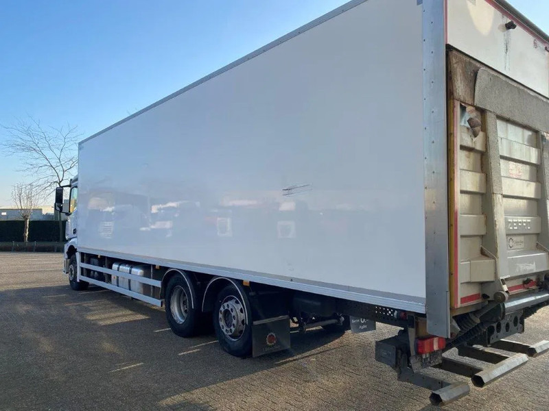 Mercedes-Benz Antos 2533 / LIFT AXLE / HEATED CLOSED BOX / PLATFORM 2000 KG / ONLY:506959 KM / SIDE DOOR / AUTOMATIC / EURO-6 / 2019 - Koffer LKW: das Bild 3 Mercedes-Benz Antos 2533 / LIFT AXLE / HEATED CLOSED BOX / PLATFORM 2000 KG / ONLY:506959 KM / SIDE DOOR / AUTOMATIC / EURO-6 / 2019 - Koffer LKW: das Bild 3