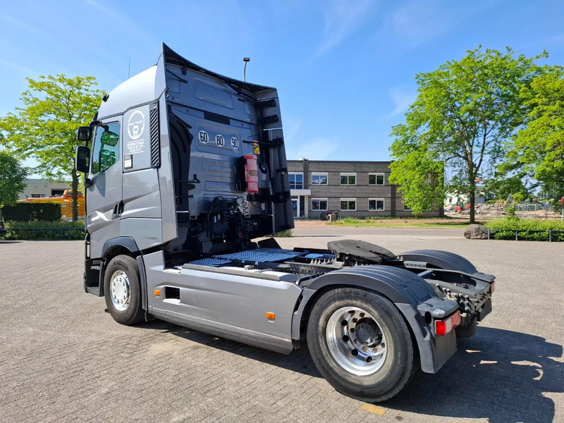 Renault T520 / TUV:29-10-2025 / DOUBLE TANK / PARKCOOL / ALCOA / FRIDGE / 2XBED / AUTOMATIC / EURO-6 / 2015 - Sattelzugmaschine: das Bild 3 Renault T520 / TUV:29-10-2025 / DOUBLE TANK / PARKCOOL / ALCOA / FRIDGE / 2XBED / AUTOMATIC / EURO-6 / 2015 - Sattelzugmaschine: das Bild 3