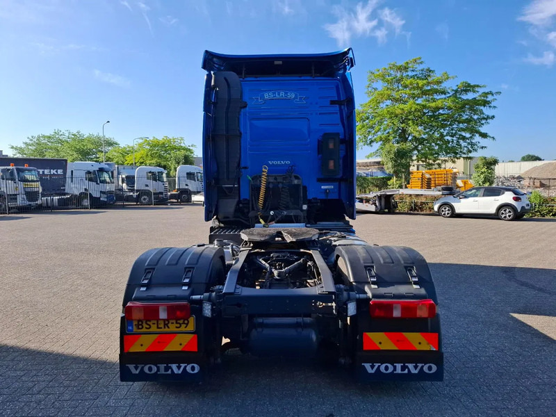 Volvo FH13-400 / HYDRAULICS / NL TRUCK / TUV:14-09-2025 / GLOBETROTTER / FRIGDE / AIRCO / AUTOMATIC / EURO-5 / 2006 - Sattelzugmaschine: das Bild 4 Volvo FH13-400 / HYDRAULICS / NL TRUCK / TUV:14-09-2025 / GLOBETROTTER / FRIGDE / AIRCO / AUTOMATIC / EURO-5 / 2006 - Sattelzugmaschine: das Bild 4