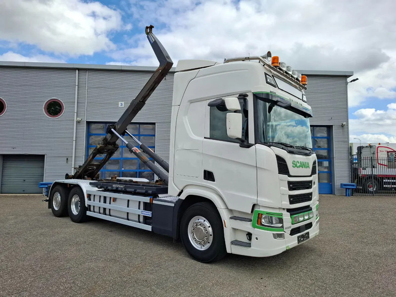 Scania NGS R500 / RETARDER / AJK HOOK 22 TON / LIFT+LENKACHSE / TUV:17-06-2026 / NAVI / LWDS / ALCOA / LEATHER / AUTOMATIC / EURO-6 / 2 - Abrollkipper: das Bild 2 Scania NGS R500 / RETARDER / AJK HOOK 22 TON / LIFT+LENKACHSE / TUV:17-06-2026 / NAVI / LWDS / ALCOA / LEATHER / AUTOMATIC / EURO-6 / 2 - Abrollkipper: das Bild 2