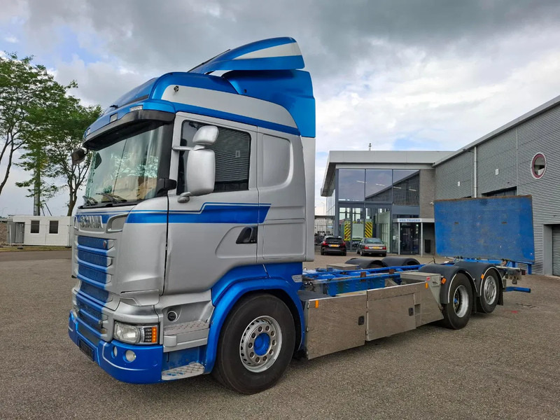 Scania R580 V8 / RETARDER / LIFT+LENKACHSE / FULL-AIR / PLATFORM 2000 KG / LEATHER / AIRCO / AUTOMATIC / EURO-6 / 2014 - Fahrgestell LKW: das Bild 1 Scania R580 V8 / RETARDER / LIFT+LENKACHSE / FULL-AIR / PLATFORM 2000 KG / LEATHER / AIRCO / AUTOMATIC / EURO-6 / 2014 - Fahrgestell LKW: das Bild 1