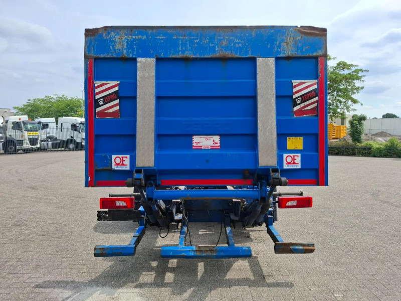 Scania R580 V8 / RETARDER / LIFT+LENKACHSE / FULL-AIR / PLATFORM 2000 KG / LEATHER / AIRCO / AUTOMATIC / EURO-6 / 2015 - Fahrgestell LKW: das Bild 4 Scania R580 V8 / RETARDER / LIFT+LENKACHSE / FULL-AIR / PLATFORM 2000 KG / LEATHER / AIRCO / AUTOMATIC / EURO-6 / 2015 - Fahrgestell LKW: das Bild 4
