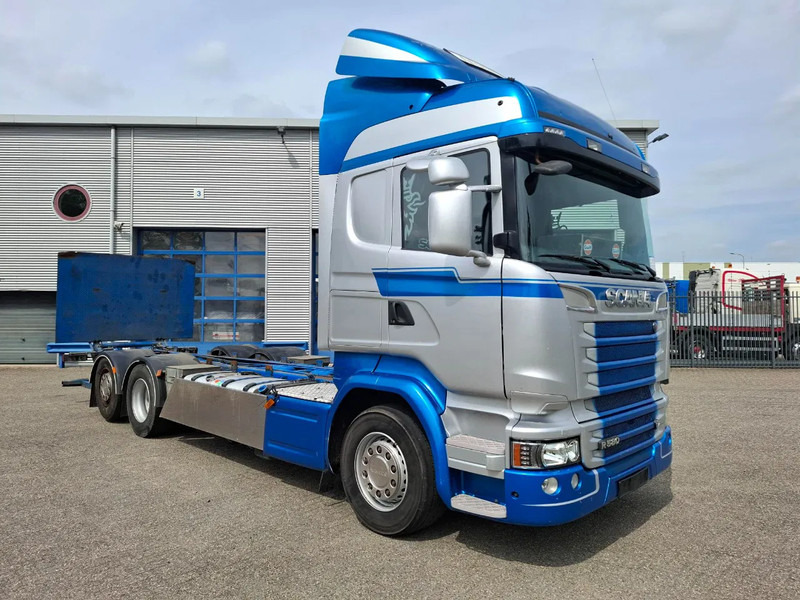 Scania R580 V8 / RETARDER / LIFT+LENKACHSE / FULL-AIR / PLATFORM 2000 KG / LEATHER / AIRCO / AUTOMATIC / EURO-6 / 2015 - Fahrgestell LKW: das Bild 2 Scania R580 V8 / RETARDER / LIFT+LENKACHSE / FULL-AIR / PLATFORM 2000 KG / LEATHER / AIRCO / AUTOMATIC / EURO-6 / 2015 - Fahrgestell LKW: das Bild 2