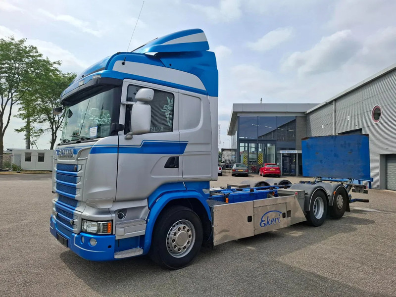 Scania R580 V8 / RETARDER / LIFT+LENKACHSE / FULL-AIR / PLATFORM 2000 KG / LEATHER / AIRCO / AUTOMATIC / EURO-6 / 2015 - Fahrgestell LKW: das Bild 1 Scania R580 V8 / RETARDER / LIFT+LENKACHSE / FULL-AIR / PLATFORM 2000 KG / LEATHER / AIRCO / AUTOMATIC / EURO-6 / 2015 - Fahrgestell LKW: das Bild 1