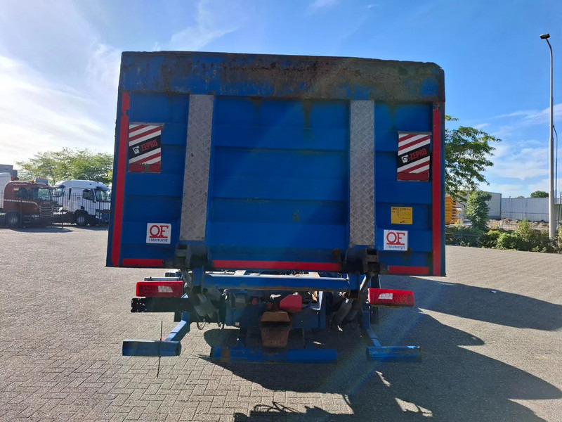 Scania R580 V8 / RETARDER / LIFT+LENKACHSE / FULL-AIR / PLATFORM 2000 KG / LEATHER / AIRCO / AUTOMATIC / EURO-6 / 2015 - Fahrgestell LKW: das Bild 4 Scania R580 V8 / RETARDER / LIFT+LENKACHSE / FULL-AIR / PLATFORM 2000 KG / LEATHER / AIRCO / AUTOMATIC / EURO-6 / 2015 - Fahrgestell LKW: das Bild 4