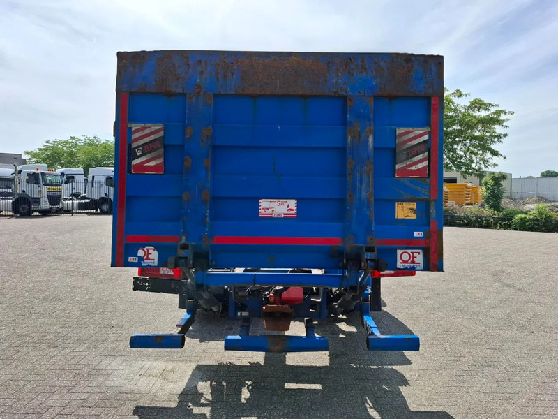 Scania R580 V8 / RETARDER / LIFT+LENKACHSE / FULL-AIR / PLATFORM 2000 KG / NAVI / LEATHER / AIRCO / AUTOMATIC / EURO-6 / 2014 - Fahrgestell LKW: das Bild 4 Scania R580 V8 / RETARDER / LIFT+LENKACHSE / FULL-AIR / PLATFORM 2000 KG / NAVI / LEATHER / AIRCO / AUTOMATIC / EURO-6 / 2014 - Fahrgestell LKW: das Bild 4