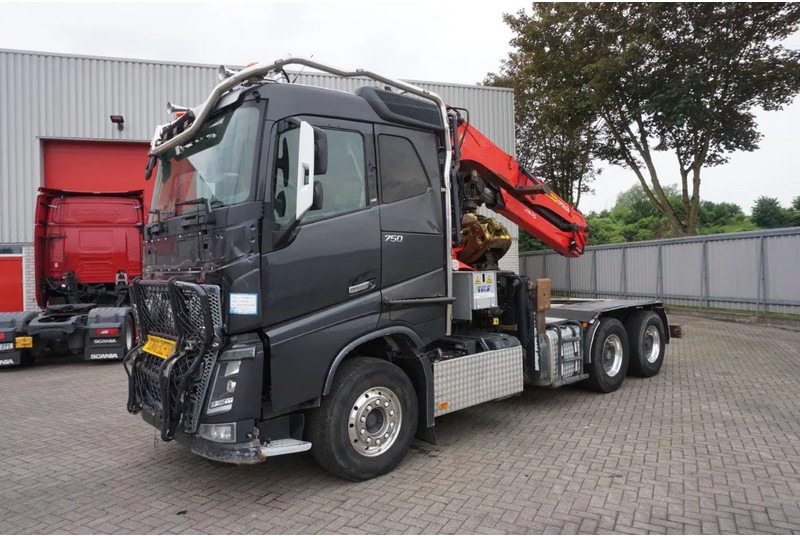 Volvo FH16-750 / ENGINE RUNNING / 6x4 / RETARDER / BIG AXLE / VEB+ / PALFINGER FD250 / EURO-6 / 2016 - Holztransporter, Autokran: das Bild 2 Volvo FH16-750 / ENGINE RUNNING / 6x4 / RETARDER / BIG AXLE / VEB+ / PALFINGER FD250 / EURO-6 / 2016 - Holztransporter, Autokran: das Bild 2