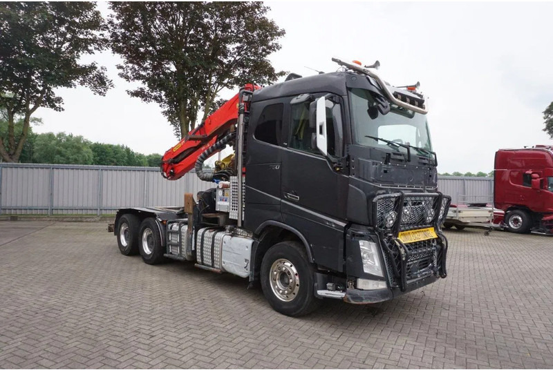 Volvo FH16-750 / ENGINE RUNNING / 6x4 / RETARDER / BIG AXLE / VEB+ / PALFINGER FD250 / EURO-6 / 2016 - Holztransporter, Autokran: das Bild 3 Volvo FH16-750 / ENGINE RUNNING / 6x4 / RETARDER / BIG AXLE / VEB+ / PALFINGER FD250 / EURO-6 / 2016 - Holztransporter, Autokran: das Bild 3