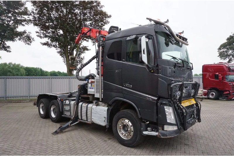 Volvo FH16-750 / ENGINE RUNNING / 6x4 / RETARDER / BIG AXLE / VEB+ / PALFINGER FD250 / EURO-6 / 2016 - Holztransporter, Autokran: das Bild 4 Volvo FH16-750 / ENGINE RUNNING / 6x4 / RETARDER / BIG AXLE / VEB+ / PALFINGER FD250 / EURO-6 / 2016 - Holztransporter, Autokran: das Bild 4