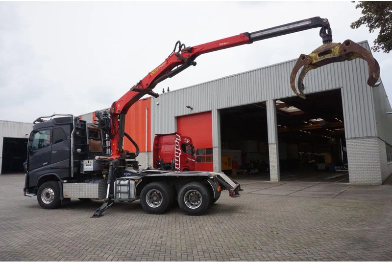 Volvo FH16-750 / ENGINE RUNNING / 6x4 / RETARDER / BIG AXLE / VEB+ / PALFINGER FD250 / EURO-6 / 2016 - Holztransporter, Autokran: das Bild 5 Volvo FH16-750 / ENGINE RUNNING / 6x4 / RETARDER / BIG AXLE / VEB+ / PALFINGER FD250 / EURO-6 / 2016 - Holztransporter, Autokran: das Bild 5
