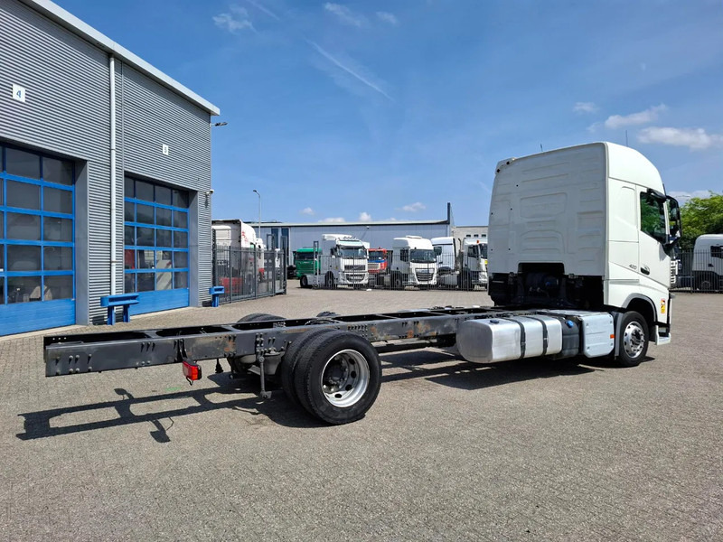 Volvo FH4-420 / PTO / DOUBLE TANK / I-PARKCOOL / VEB+ / LWDS / TUV:10-07-2025 / AUTOMATIC / EURO-6 / 2016 - Fahrgestell LKW: das Bild 5 Volvo FH4-420 / PTO / DOUBLE TANK / I-PARKCOOL / VEB+ / LWDS / TUV:10-07-2025 / AUTOMATIC / EURO-6 / 2016 - Fahrgestell LKW: das Bild 5
