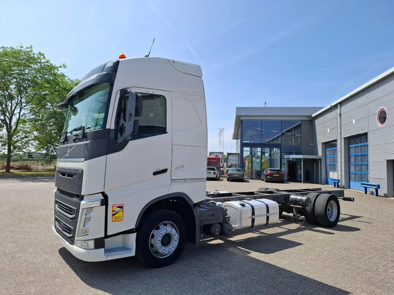 Volvo FH4-420 / PTO / DOUBLE TANK / I-PARKCOOL / VEB+ / LWDS / TUV:10-07-2025 / AUTOMATIC / EURO-6 / 2016 - Fahrgestell LKW: das Bild 1 Volvo FH4-420 / PTO / DOUBLE TANK / I-PARKCOOL / VEB+ / LWDS / TUV:10-07-2025 / AUTOMATIC / EURO-6 / 2016 - Fahrgestell LKW: das Bild 1