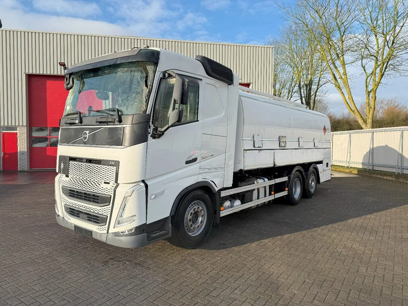 Volvo FH5-500 6X2 / ENGINE RUNNING / LIFT+LENKACHSE / FULL AIR / ADR / EUROTANK / 9-TON FRONT AXLE / I-SAVE / EURO-6 / 2022 - Tankwagen: das Bild 1 Volvo FH5-500 6X2 / ENGINE RUNNING / LIFT+LENKACHSE / FULL AIR / ADR / EUROTANK / 9-TON FRONT AXLE / I-SAVE / EURO-6 / 2022 - Tankwagen: das Bild 1